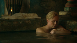 extant_GameOfThrones_3x04-KissedByFire_3621
