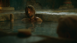 extant_GameOfThrones_3x04-KissedByFire_3626