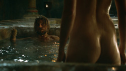 extant_GameOfThrones_3x04-KissedByFire_3642