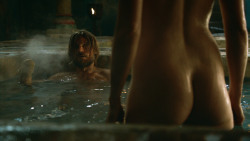 extant_GameOfThrones_3x04-KissedByFire_3647