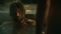 extant_GameOfThrones_3x04-KissedByFire_3655