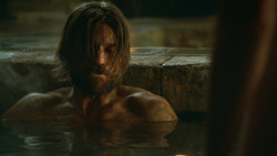 extant_GameOfThrones_3x04-KissedByFire_3686