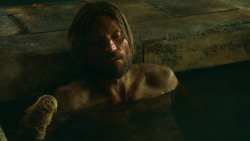 extant_GameOfThrones_3x04-KissedByFire_3733