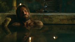 extant_GameOfThrones_3x04-KissedByFire_3780