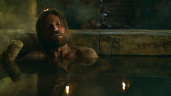 extant_GameOfThrones_3x04-KissedByFire_3801
