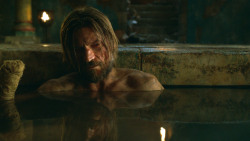 extant_GameOfThrones_3x04-KissedByFire_3857