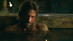 extant_GameOfThrones_3x04-KissedByFire_4034