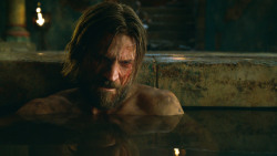extant_GameOfThrones_3x04-KissedByFire_4036
