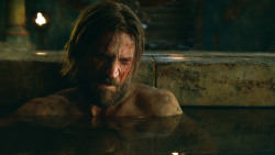 extant_GameOfThrones_3x04-KissedByFire_4039