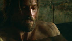 extant_GameOfThrones_3x04-KissedByFire_4106