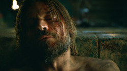extant_GameOfThrones_3x04-KissedByFire_4141