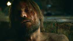 extant_GameOfThrones_3x04-KissedByFire_4143