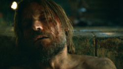 extant_GameOfThrones_3x04-KissedByFire_4144