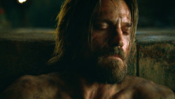 extant_GameOfThrones_3x04-KissedByFire_4150