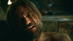 extant_GameOfThrones_3x04-KissedByFire_4180