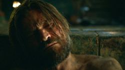 extant_GameOfThrones_3x04-KissedByFire_4181