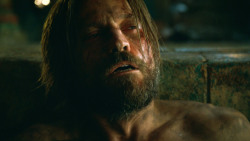 extant_GameOfThrones_3x04-KissedByFire_4197