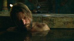 extant_GameOfThrones_3x04-KissedByFire_4204