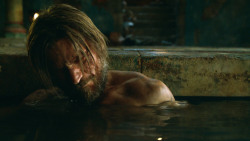 extant_GameOfThrones_3x04-KissedByFire_4210