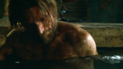 extant_GameOfThrones_3x04-KissedByFire_4211