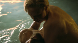 extant_GameOfThrones_3x04-KissedByFire_4215
