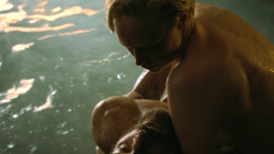 extant_GameOfThrones_3x04-KissedByFire_4217