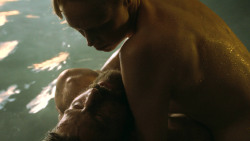 extant_GameOfThrones_3x04-KissedByFire_4222
