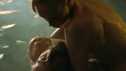 extant_GameOfThrones_3x04-KissedByFire_4223