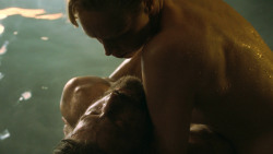 extant_GameOfThrones_3x04-KissedByFire_4226