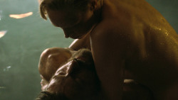 extant_GameOfThrones_3x04-KissedByFire_4228
