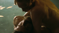 extant_GameOfThrones_3x04-KissedByFire_4229