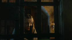 extant_GameOfThrones_3x04-KissedByFire_4249