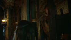 extant_GameOfThrones_3x04-KissedByFire_4258