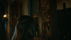 extant_GameOfThrones_3x04-KissedByFire_4259