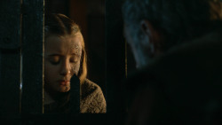 extant_GameOfThrones_3x04-KissedByFire_4281