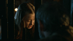extant_GameOfThrones_3x04-KissedByFire_4304
