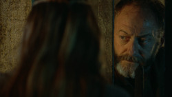 extant_GameOfThrones_3x04-KissedByFire_4381