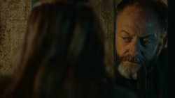extant_GameOfThrones_3x04-KissedByFire_4382