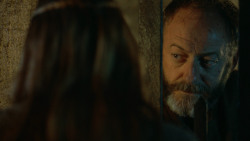 extant_GameOfThrones_3x04-KissedByFire_4387