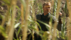 extant_GameOfThrones_3x04-KissedByFire_4442