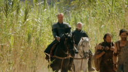 extant_GameOfThrones_3x04-KissedByFire_4451