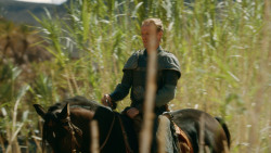 extant_GameOfThrones_3x04-KissedByFire_4463