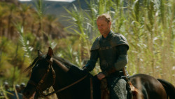 extant_GameOfThrones_3x04-KissedByFire_4464