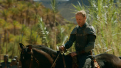 extant_GameOfThrones_3x04-KissedByFire_4465