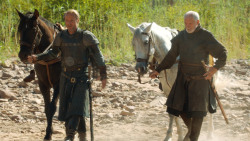 extant_GameOfThrones_3x04-KissedByFire_4490