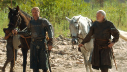 extant_GameOfThrones_3x04-KissedByFire_4492
