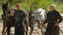 extant_GameOfThrones_3x04-KissedByFire_4495