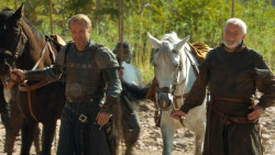 extant_GameOfThrones_3x04-KissedByFire_4497