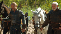 extant_GameOfThrones_3x04-KissedByFire_4500
