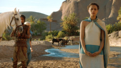 extant_GameOfThrones_3x04-KissedByFire_4566